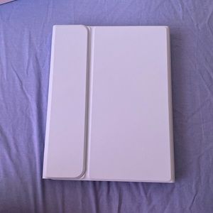 iPad Pro 11 keyboard case with Apple Pencil holder